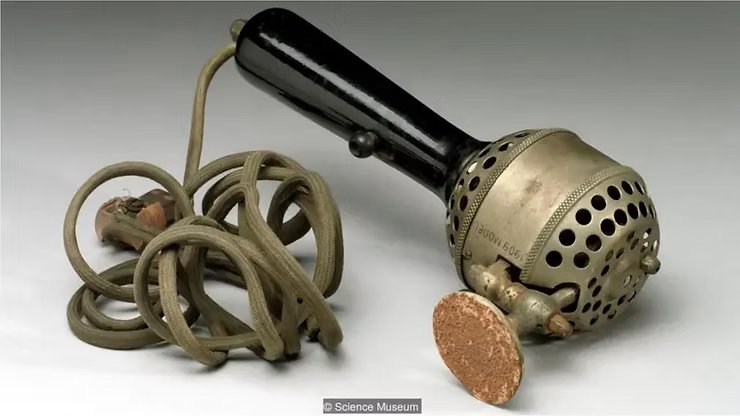 Vibrador elétrico antigo de 1905, peça de museu com cabo de baquelite e fios trançados