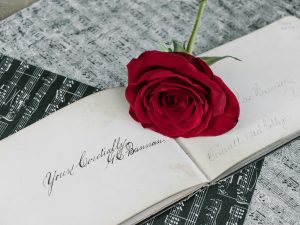 Leia mais sobre o artigo Cinco dicas quentes para escrever romances
